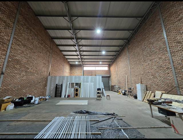 305M² WAREHOUSE TO LET IN MEADOWDALE